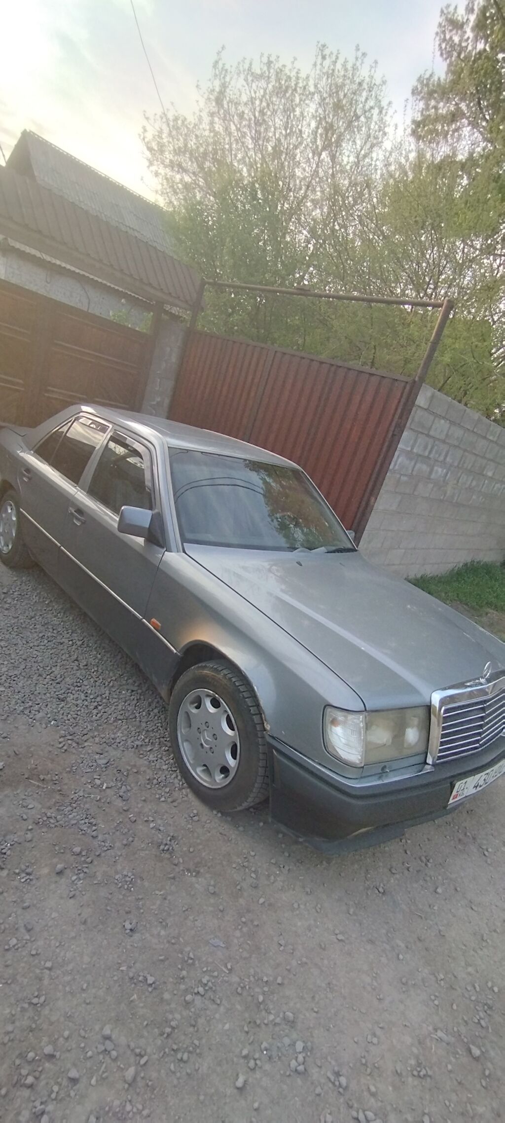 Mercedes-Benz W124: 1992 г., 2.3 л, Механика, Бензин, Седан: фото 5