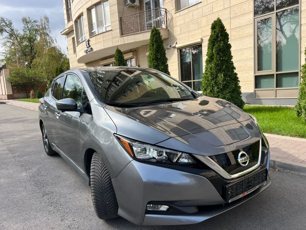Nissan Leaf: 2018 г., Автомат, Электромобиль, Хэтчбэк: фото 1