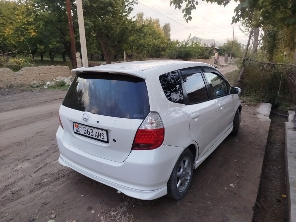 Honda Fit: 2002 г., 1.3 л, Автомат, Бензин, Хэтчбэк: фото 4