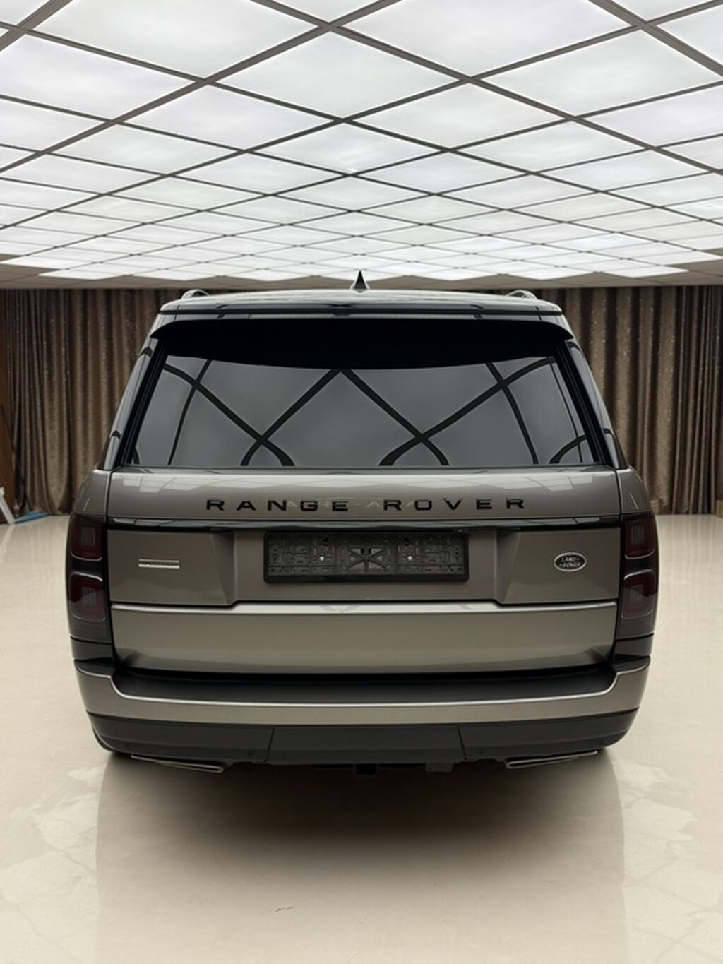 Land Rover Range Rover: 2018 г., 5 л, Автомат, Бензин, Внедорожник: фото 5
