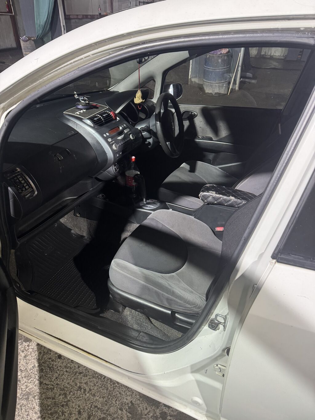 Honda Fit: 2001 г., 1.3 л, Вариатор, Бензин, Хэтчбэк: фото 5