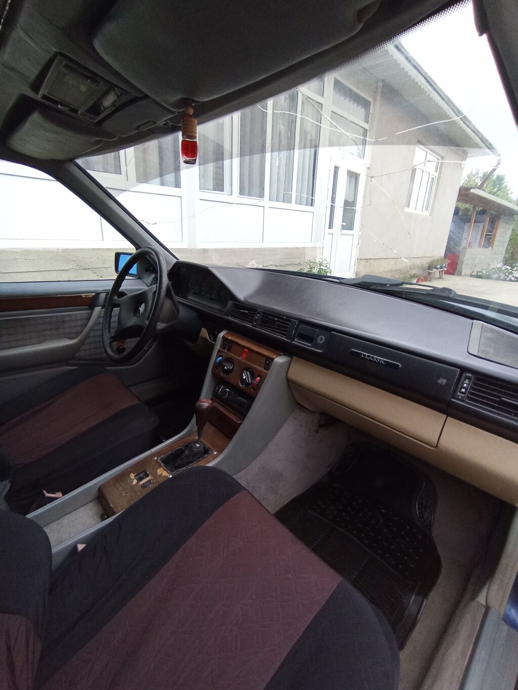 Mercedes-Benz W124: 1989 г., 2.3 л, Механика, Бензин, Седан: фото 5