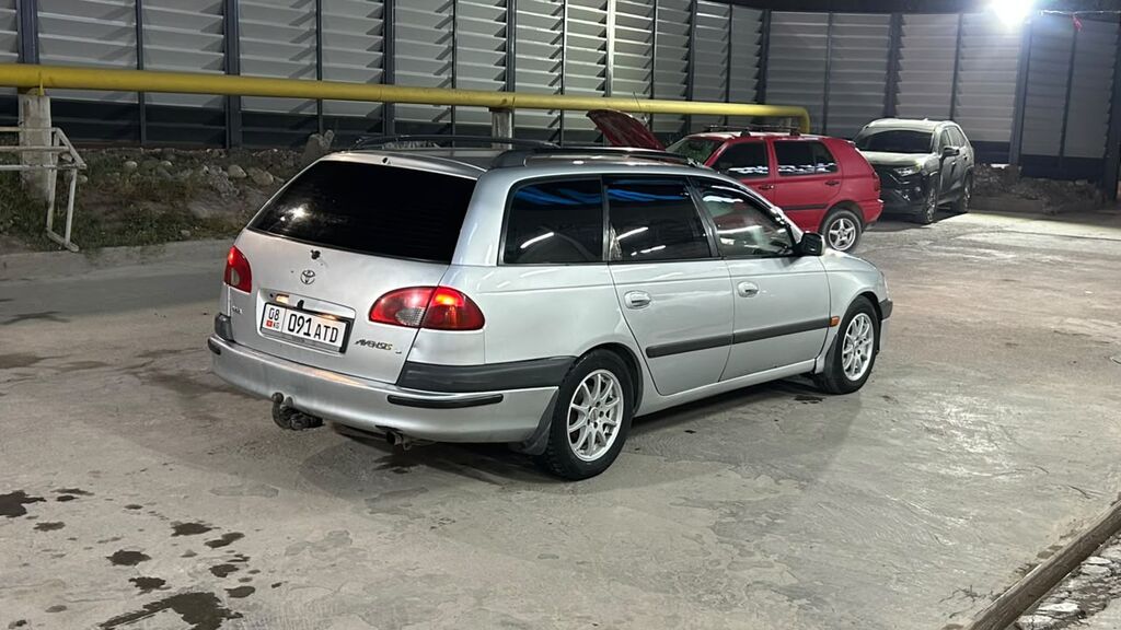 Toyota Avensis: 1999 г., 2 л, Автомат, Бензин, Универсал: фото 2