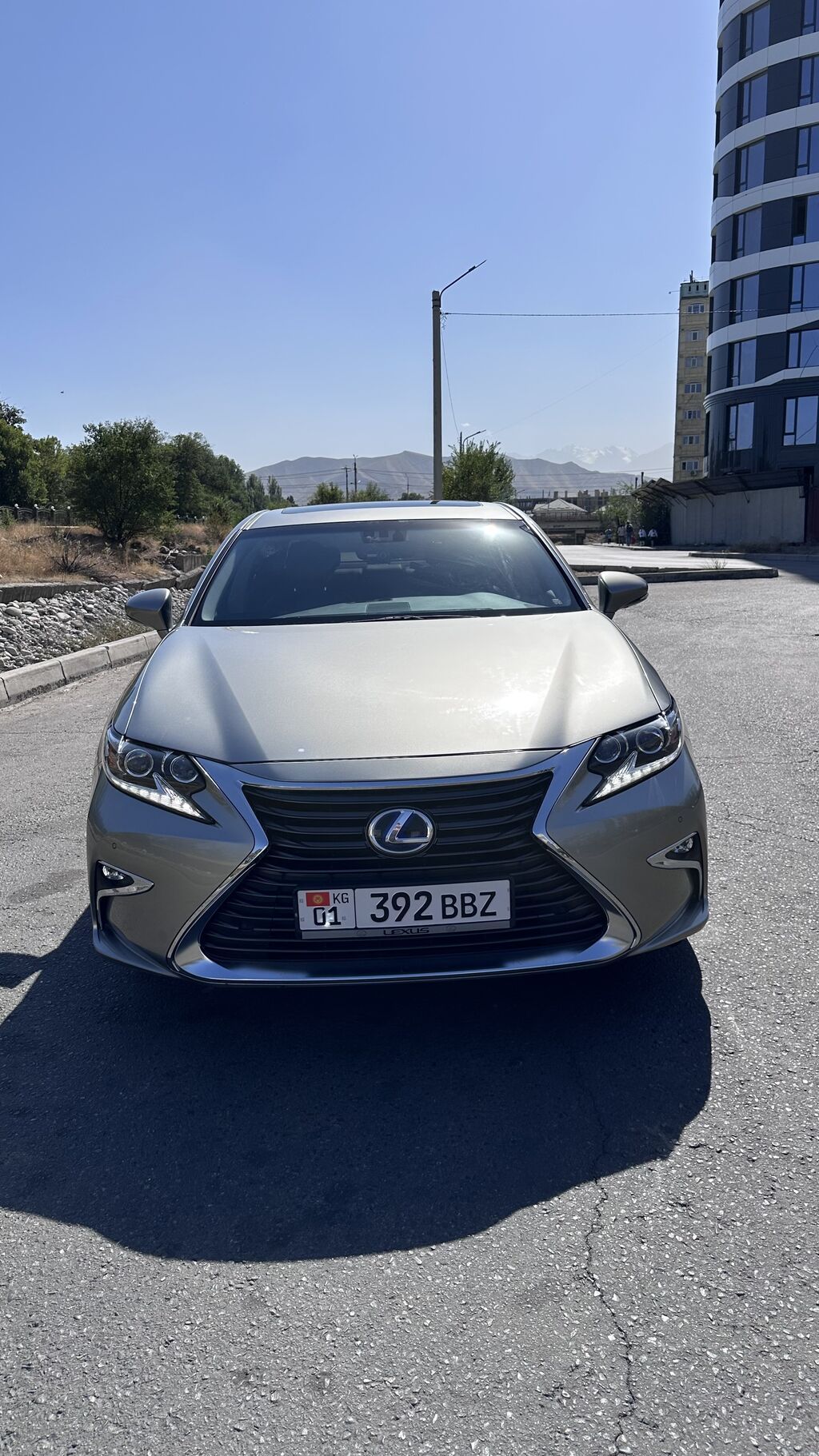 Lexus ES: 2017 г., 2.5 л, Вариатор, Гибрид, Седан: фото 2