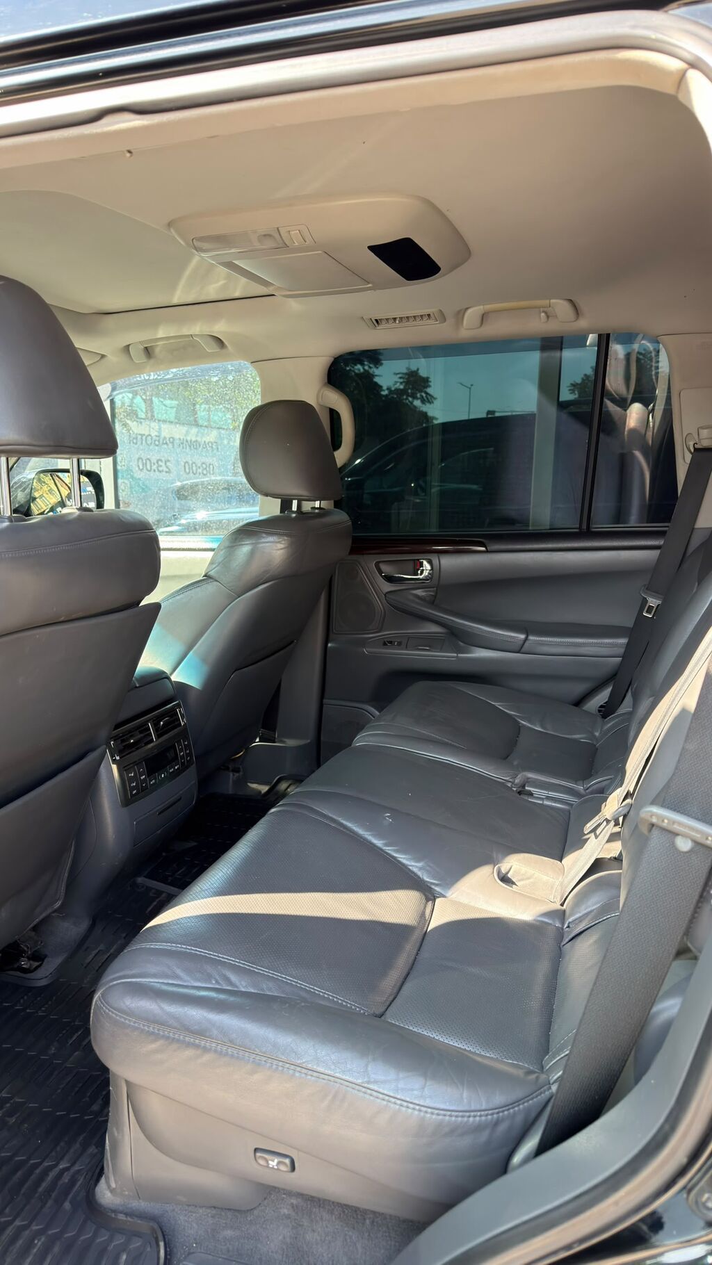 Lexus LX: 2010 г., 5.7 л, Автомат, Газ, Внедорожник: фото 5