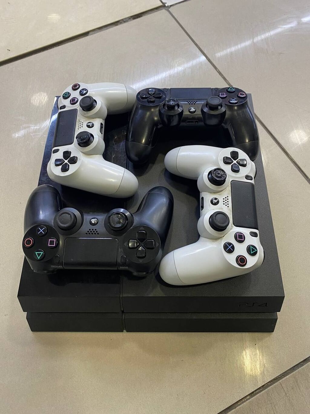 PS4 4джойтика игры (UFC,Uncharted,FIFA19,Mortal Kombat X): 17000 KGS ▷ PS4  (Sony Playstation 4) | Бишкек | 108099865 ᐈ lalafo.kg