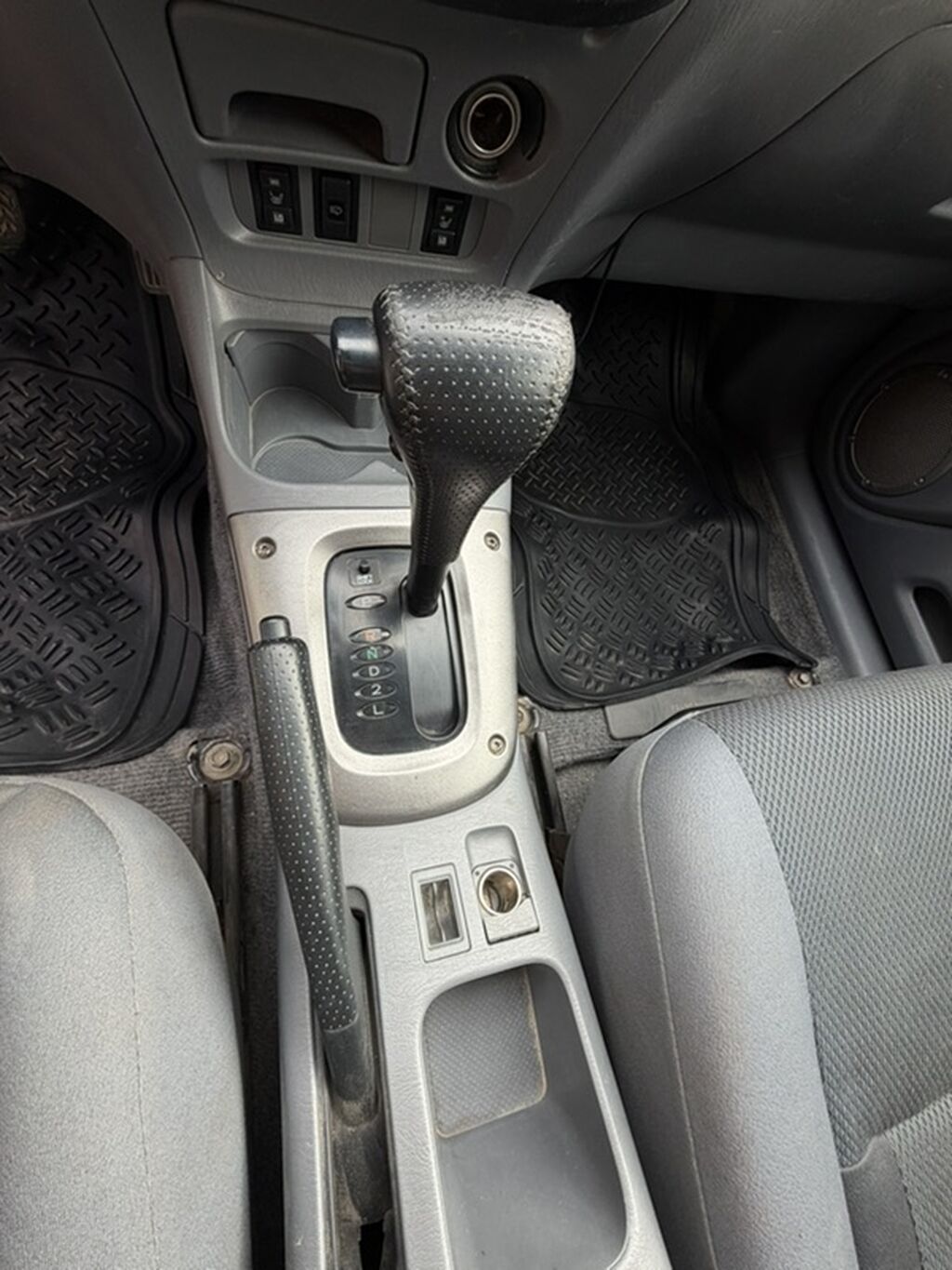 Toyota RAV4: 2002 г., 2 л, Автомат, Бензин, Внедорожник: фото 6