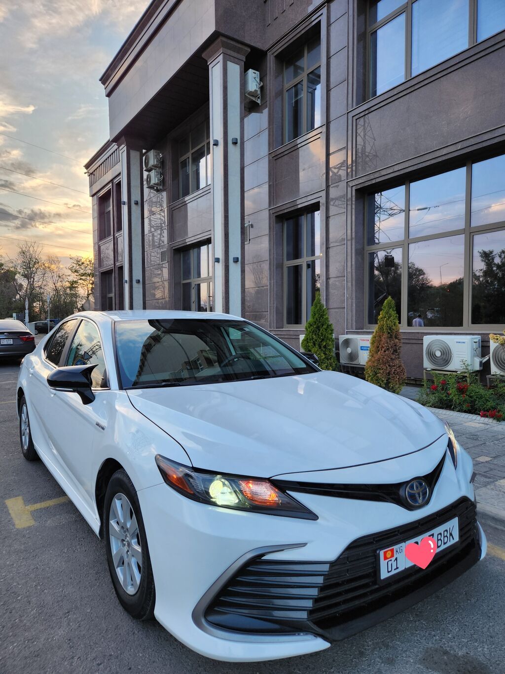 Toyota Camry: 2021 г., 2.5 л, Вариатор, Бензин, Седан: фото 1