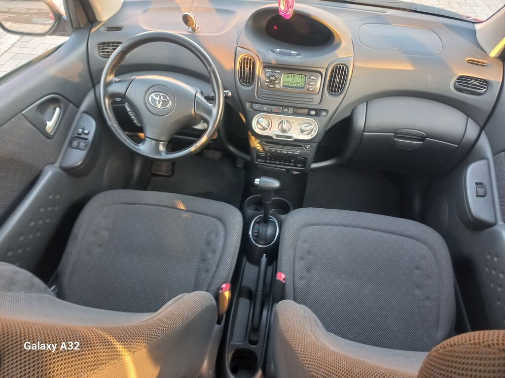 Toyota Yaris: 2005 г., 1.5 л, Автомат, Бензин, Универсал: фото 4