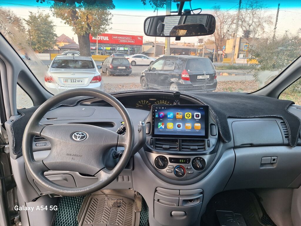 Toyota Previa: 2001 г., 2.4 л, Автомат, Газ, Минивэн: фото 5