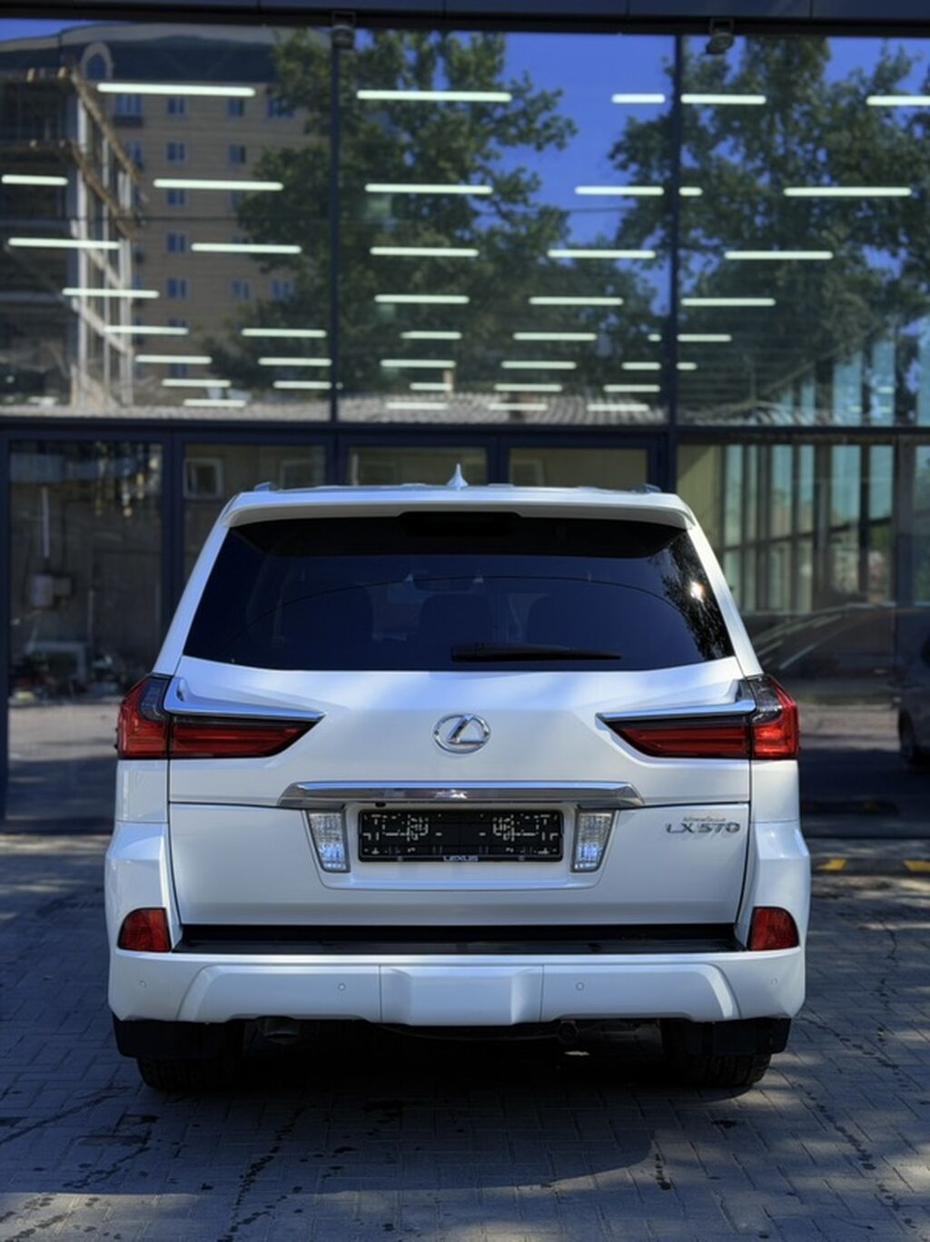 Lexus LX: 2017 г., 5.7 л, Автомат, Бензин, Внедорожник: фото 7