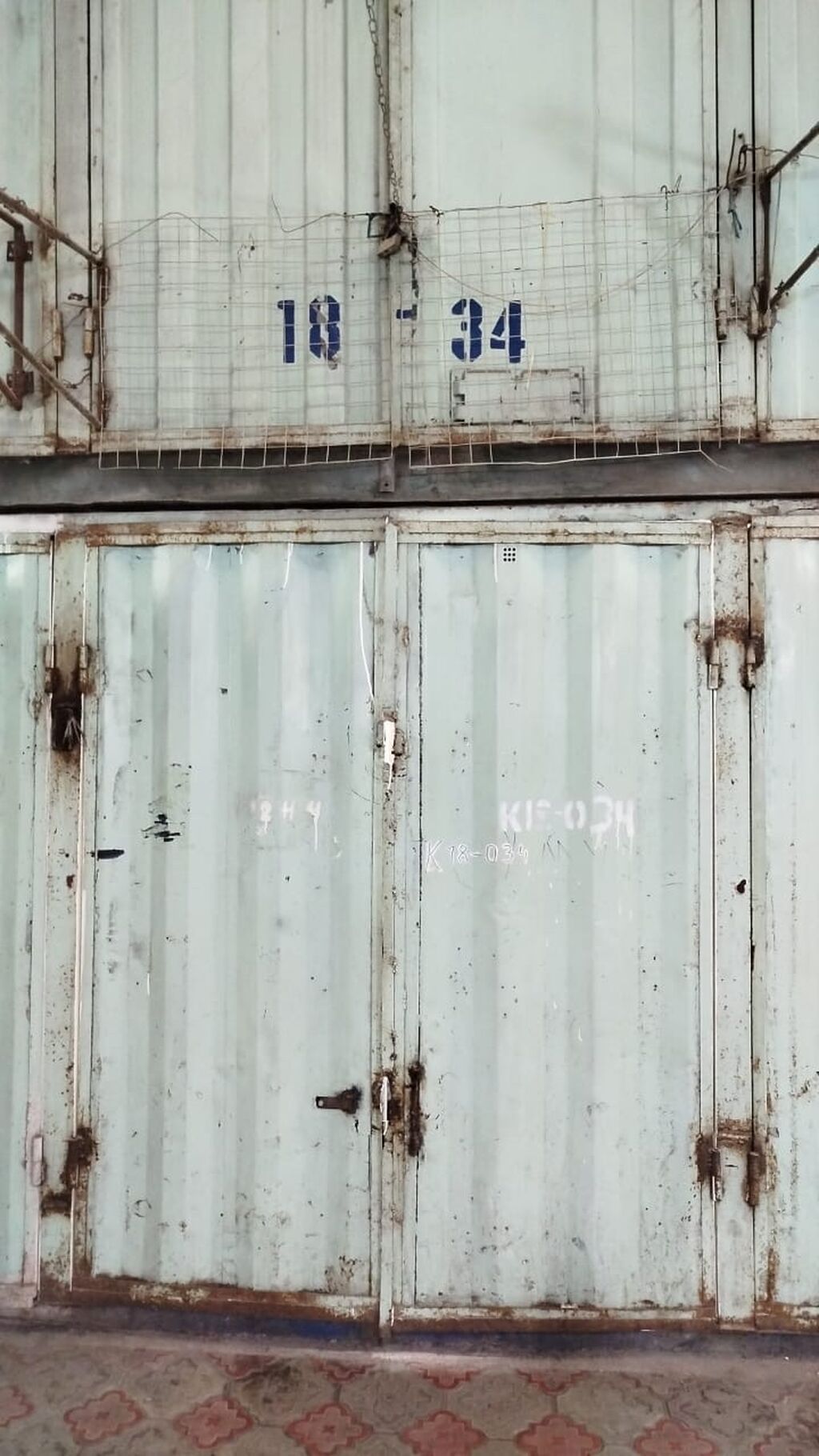 Контейнер на рынке Дордой, Китайский ряд: 18-й ряд, 34-й контейнер. -