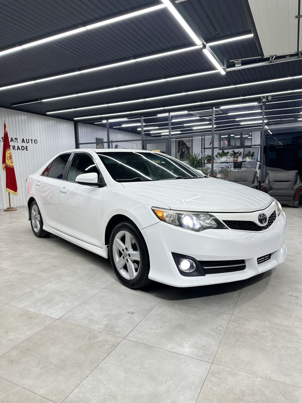 Toyota Camry: 2012 г., 2.5 л, Автомат, Бензин, Седан — фото 2