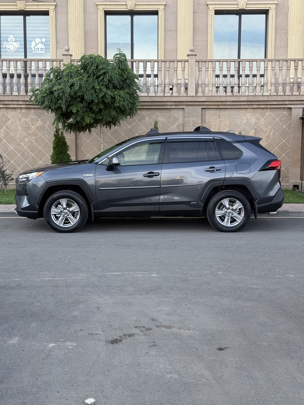 Toyota RAV4: 2022 г., 2.5 л, Автомат, Гибрид, Кроссовер: фото 6