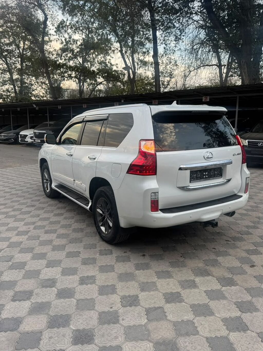 Lexus GX: 2012 г., 4.6 л, Автомат, Бензин, Внедорожник: фото 4