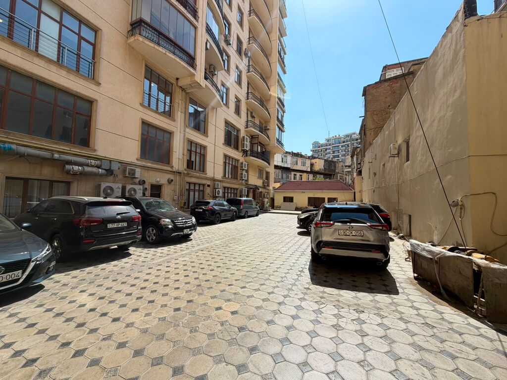 6 otaqlı, Yeni tikili, 230 kv. m