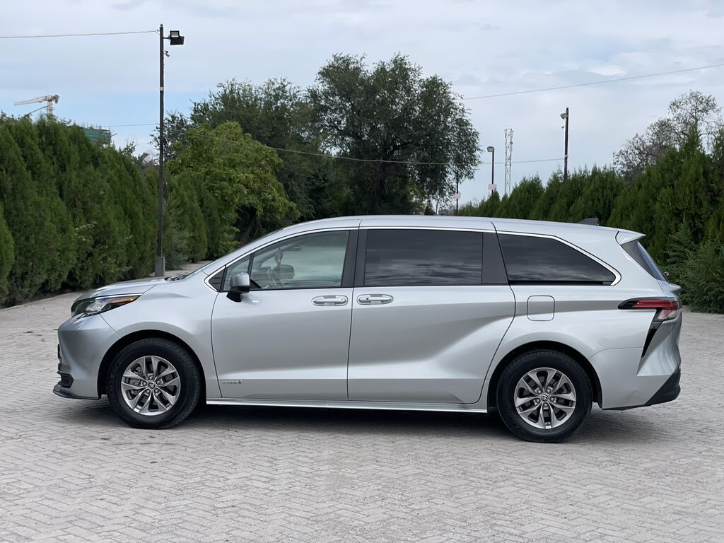 Toyota Sienna: 2021 г., 2.5 л, Вариатор, Гибрид, Минивэн: фото 5