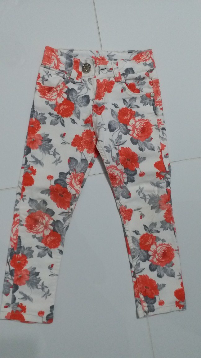 Dečije Farmerke i Pantalone: Farmerke 4 /5 god na lalafo.rs Farmerke 4 /5 god - Vrsac