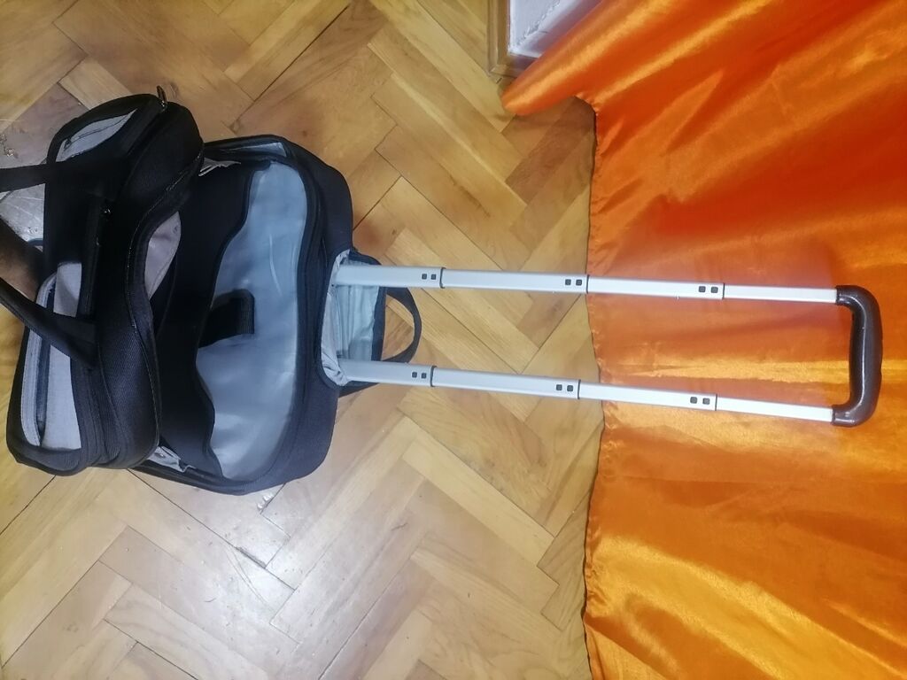 Putni koferi i torbe: Srednji kofer, bоја - Crna