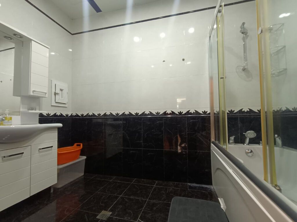 Şah İsmayıl Xətai metrosu yaxınlığında 3 otaqlı kirayə mənzil -