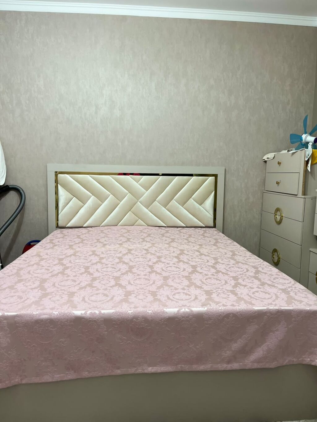 Спальный гарнитур, Б/у, Односпальная кровать, Шкаф, Комод, Кыргызстан, ДСП, Самовывоз, цвет - Бежевый: фото 1