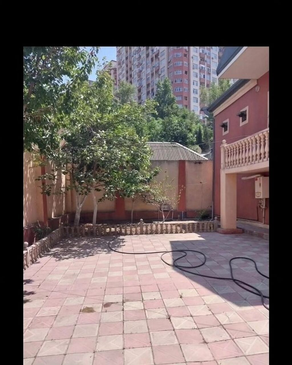 Bakıxanov qəs. 5 otaqlı, 200 kv. m, Orta təmir