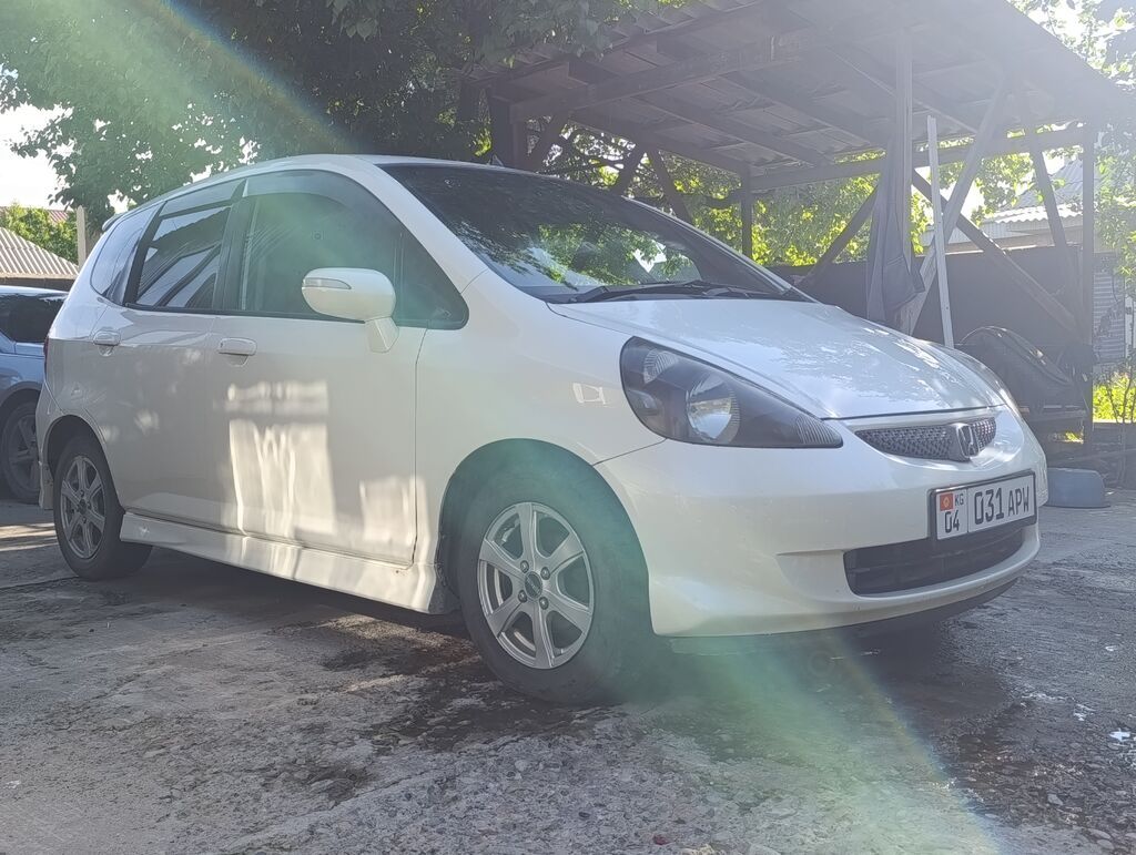 Honda Fit: 2002 г., 1.3 л, Автомат, Бензин, Хэтчбэк: фото 2