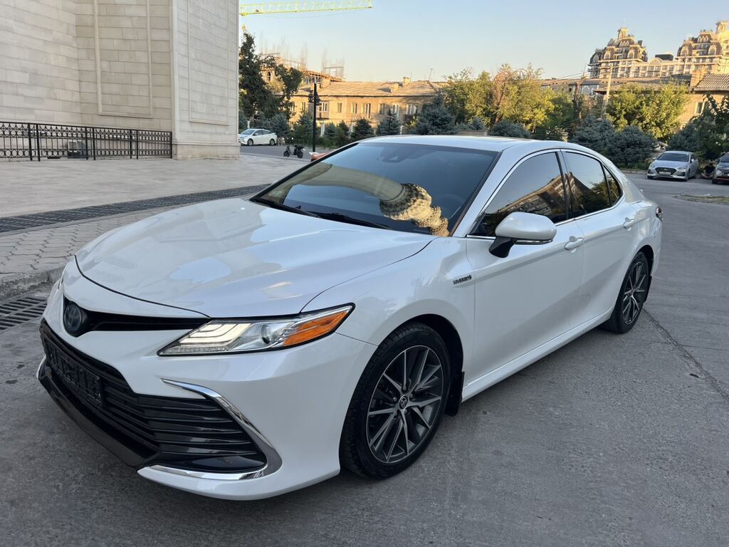 Toyota Camry: 2021 г., 2.5 л, Автомат, Гибрид, Седан: фото 4