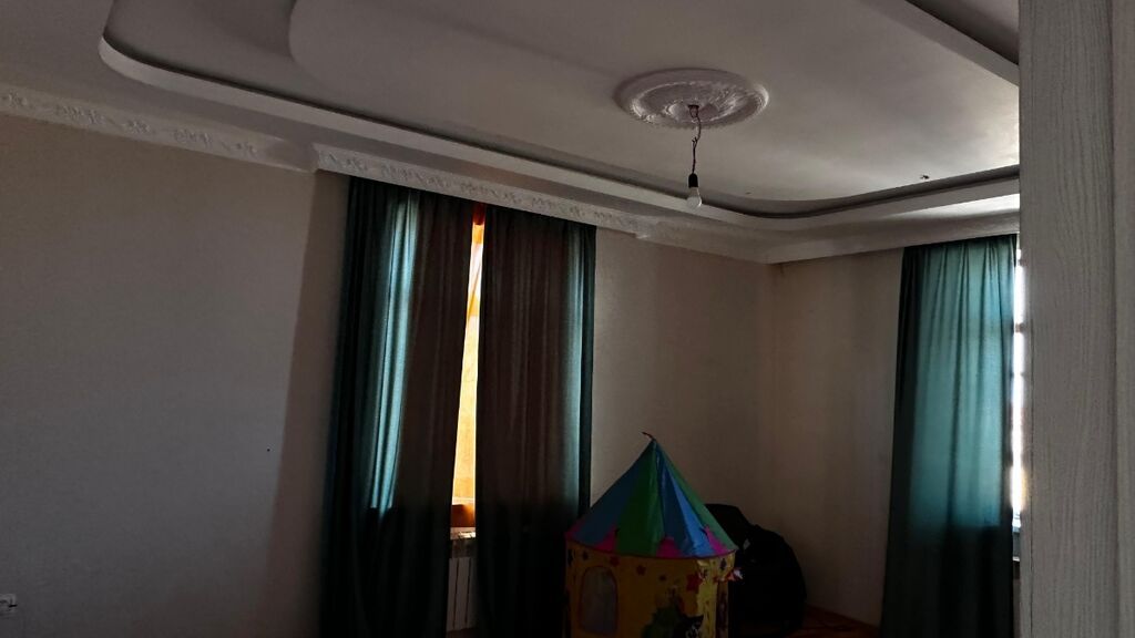 Satılır: geniş və işıqlı mənzil (şəklin təqdim etdiyi plan)