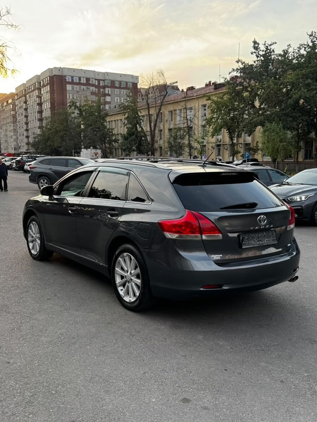 Toyota Venza: 2009 г., 2.7 л, Автомат, Газ, Универсал: фото 3
