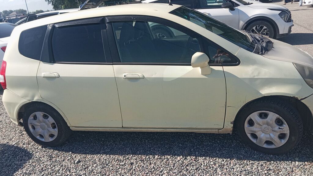 Honda Fit: 2003 г., 1.3 л, Вариатор, Бензин, Хэтчбэк: фото 3