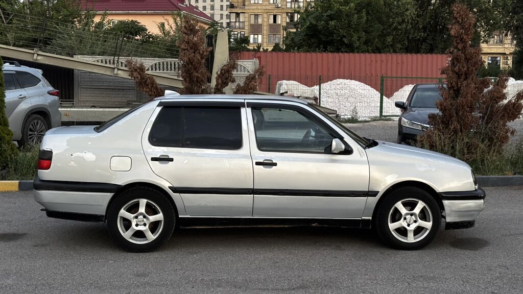 Volkswagen Vento: 1993 г., 1.8 л, Механика, Бензин, Седан: фото 6