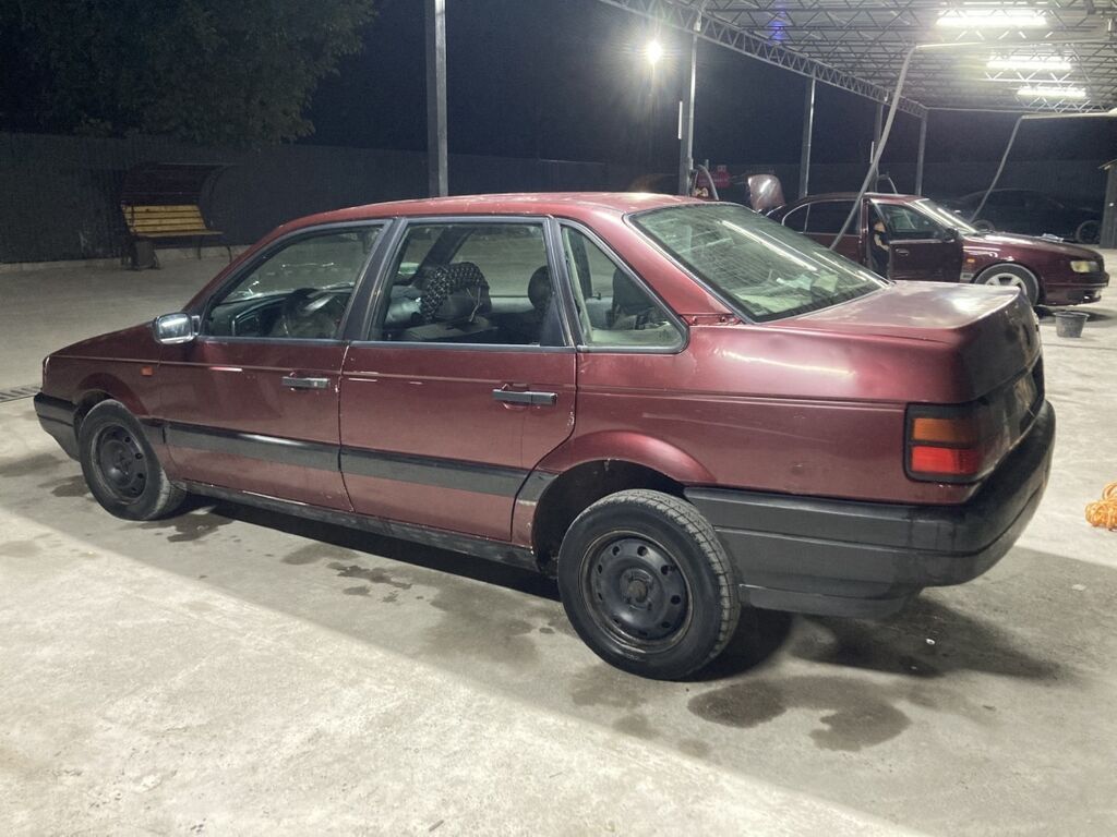 Volkswagen Passat: 1992 г., 1.8 л, Механика, Газ, Седан: фото 3