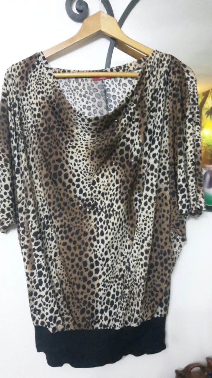 Košulje i bluze: Prelepa svecana tunika bluza na lalafo.rs Prelepa svecana tunika bluza - Nis