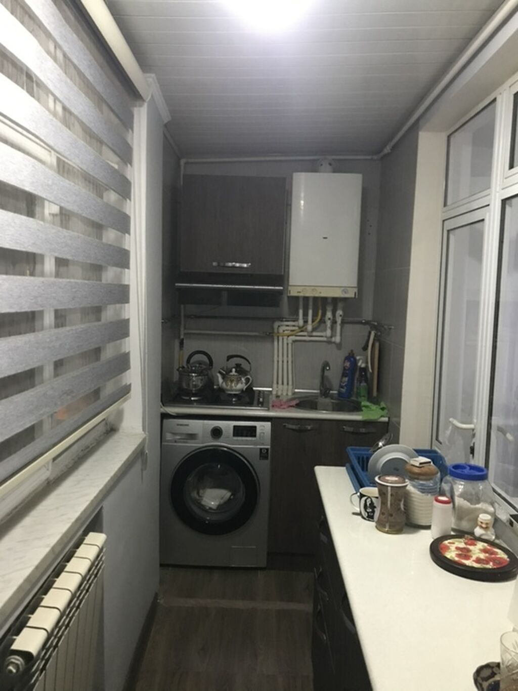 Xozeykalı evə işləyən xanım otaq yoldaşı axtarılır. Ev şəkillərdə