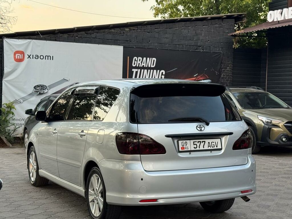 Toyota Ipsum: 2004 г., 2.4 л, Автомат, Газ, Минивэн: фото 8