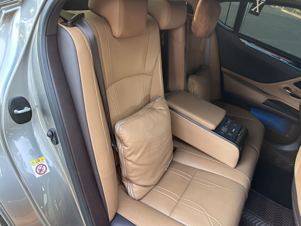 Lexus ES: 2019 г., 2.5 л, Вариатор, Гибрид, Седан: фото 7