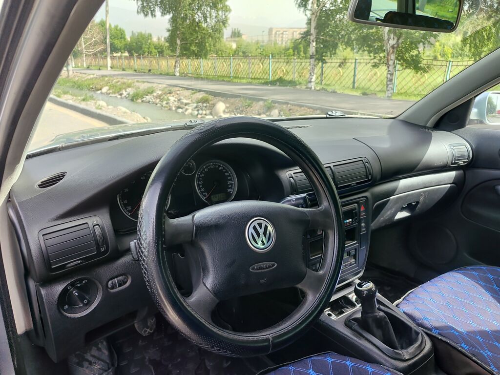 Volkswagen Passat: 2002 г., 1.6 л, Механика, Бензин, Универсал: фото 3