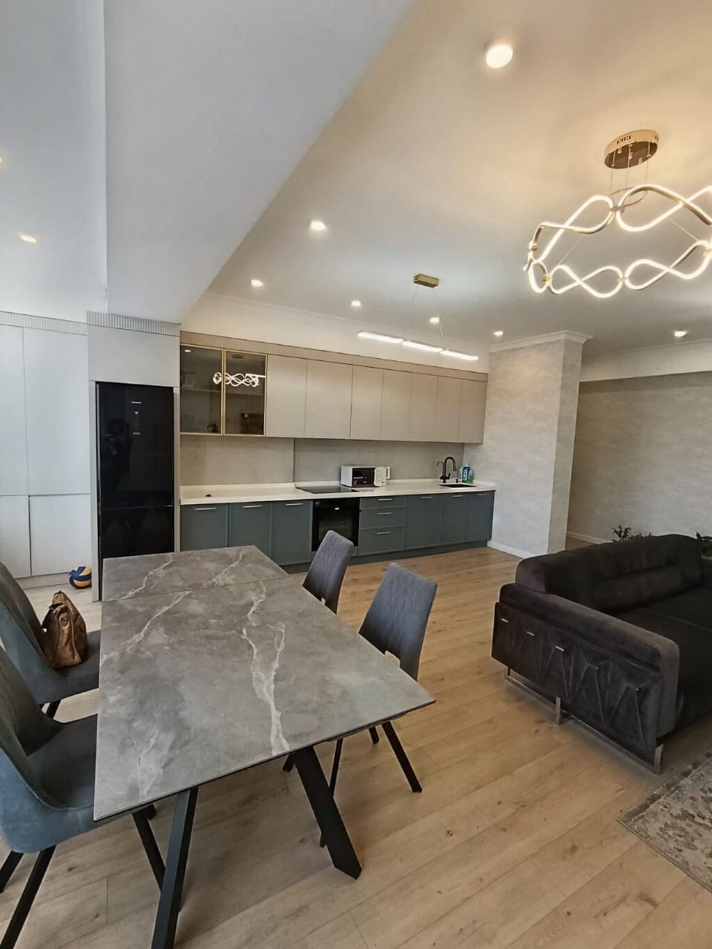 3 комнаты, 105 м², Золотой квадрат Элитка, 8 этаж, Дизайнерский ремонт: фото 4