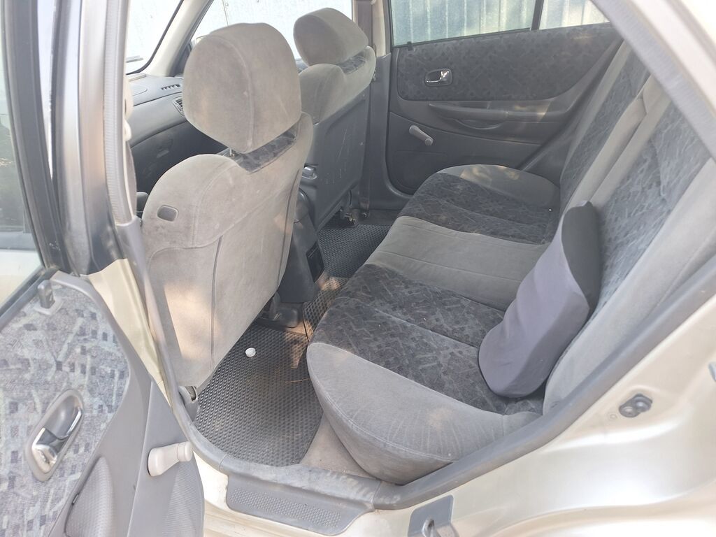 Mazda 323: 2000 г., 1.5 л, Автомат, Бензин, Седан: фото 5
