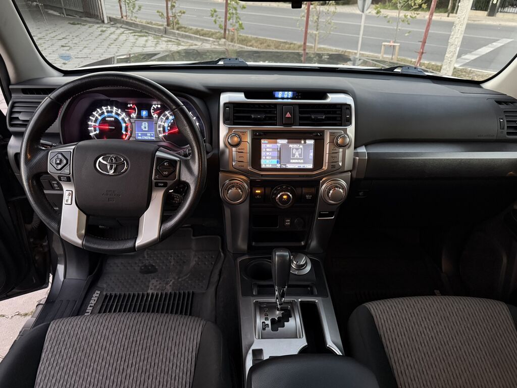 Toyota 4Runner: 2019 г., 4 л, Автомат, Газ, Внедорожник: фото 7