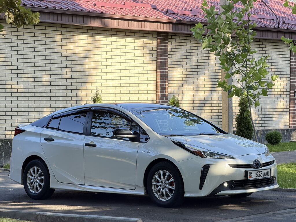 Toyota Prius: 2019 г., 1.8 л, Автомат, Гибрид: фото 3