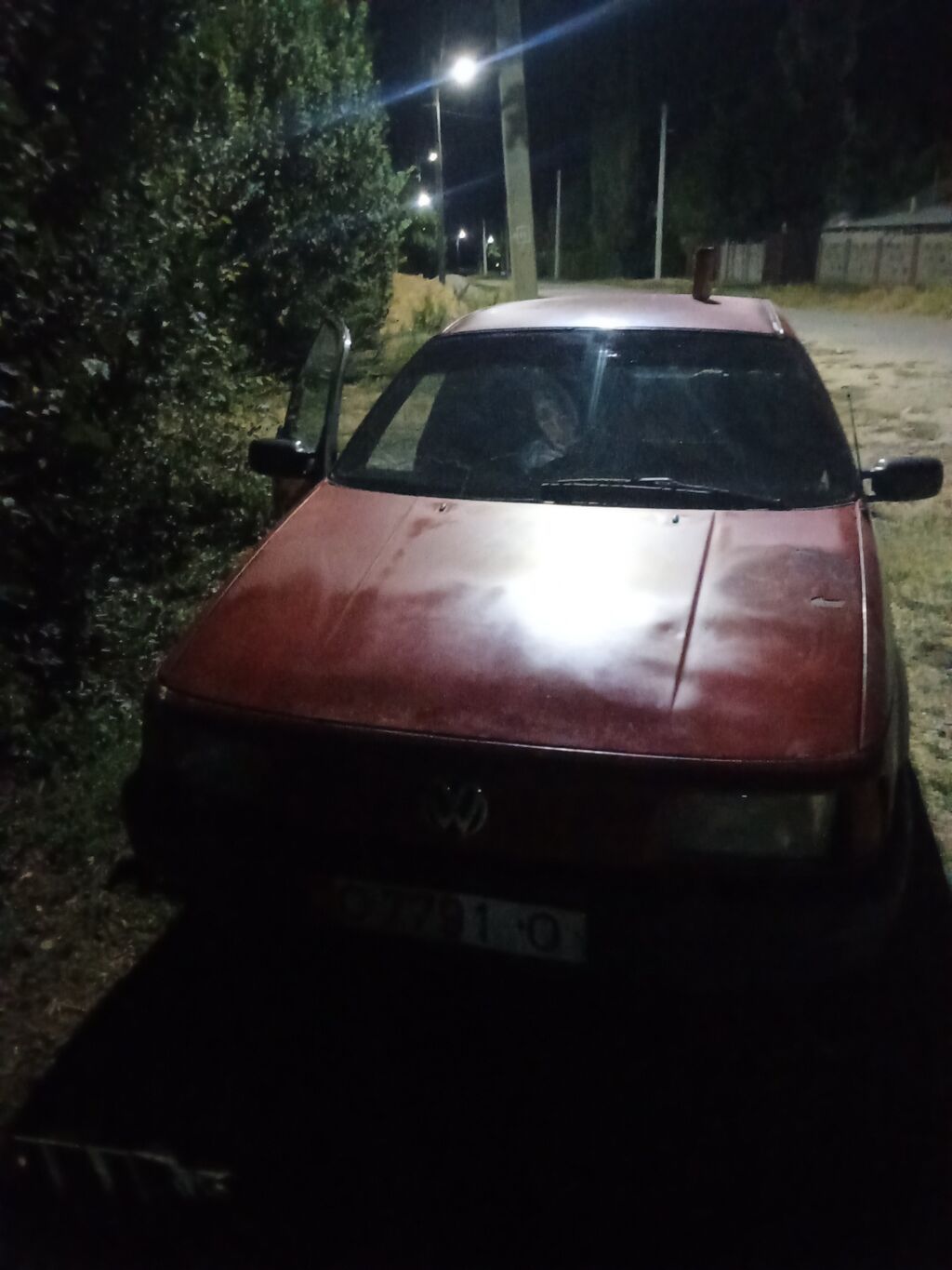 Volkswagen Passat: 1989 г., Седан: фото 3
