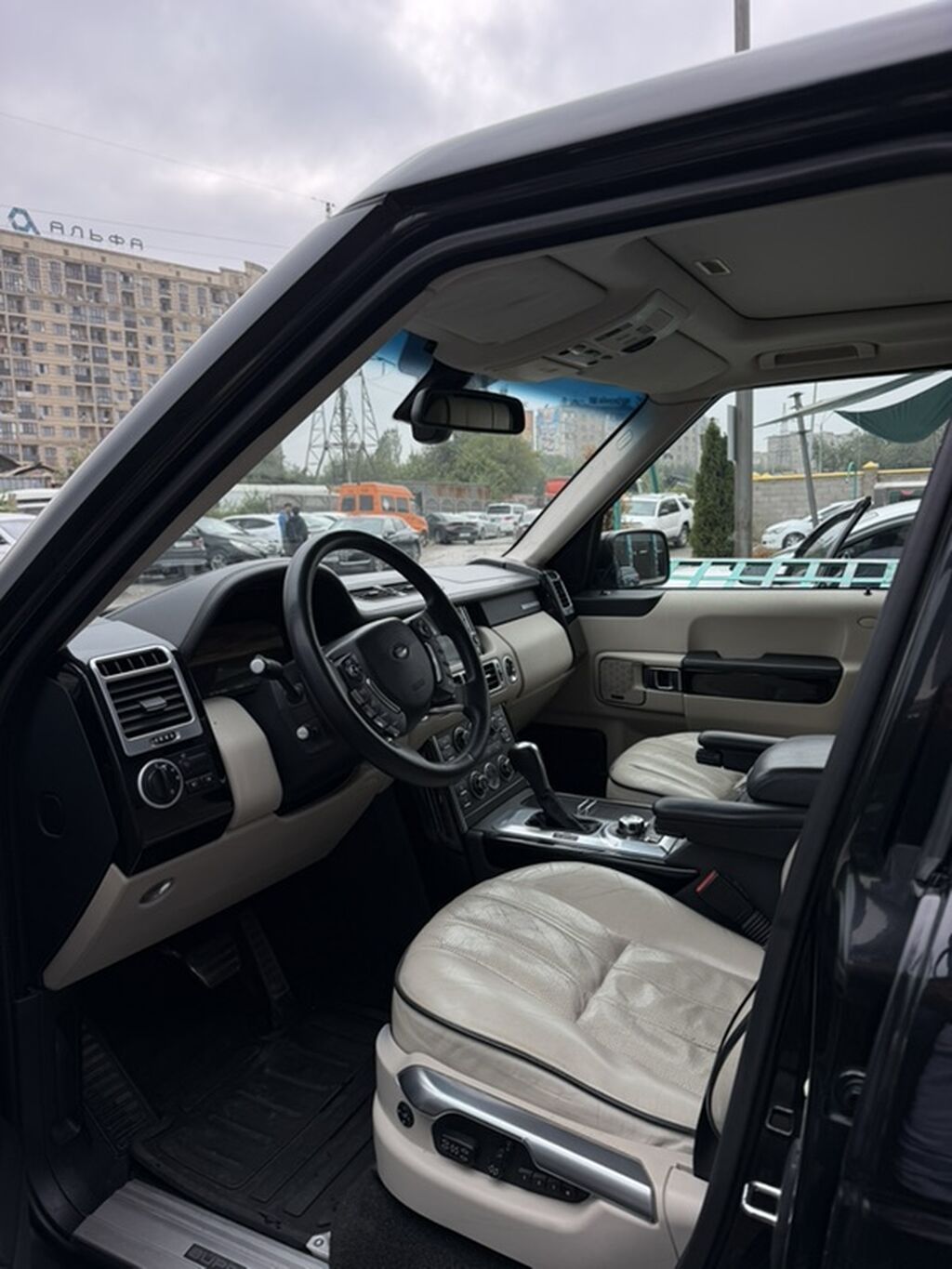 Land Rover Range Rover: 2010 г., 5 л, Автомат, Бензин, Внедорожник: фото 4