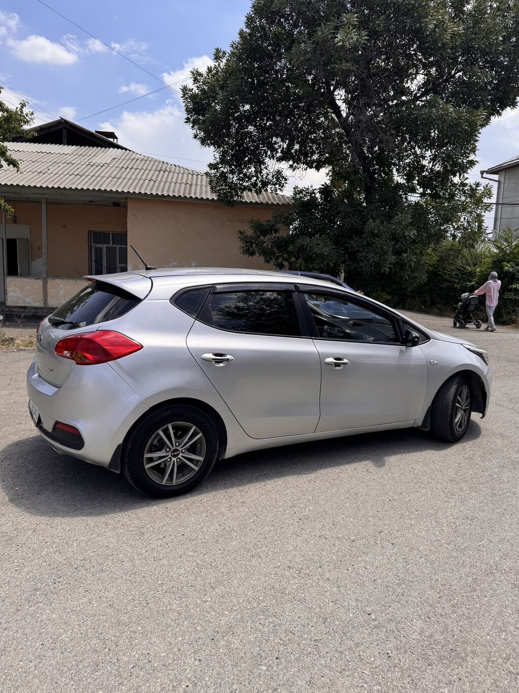 Kia Ceed: 2013 г., 1.6 л, Механика, Бензин, Хэтчбэк: фото 5