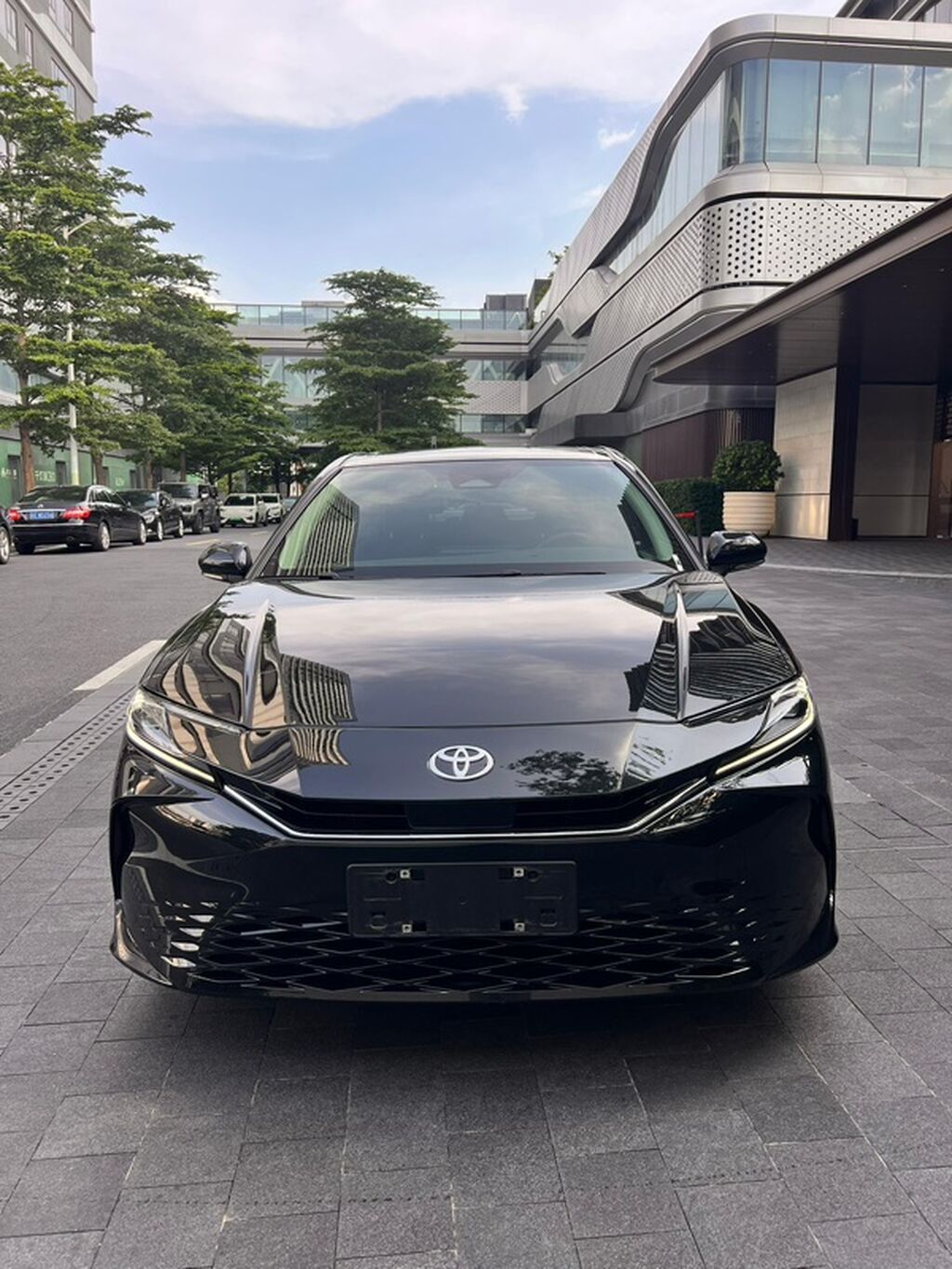 Toyota Camry: 2024 г., 2 л, Вариатор, Гибрид, Седан: фото 3