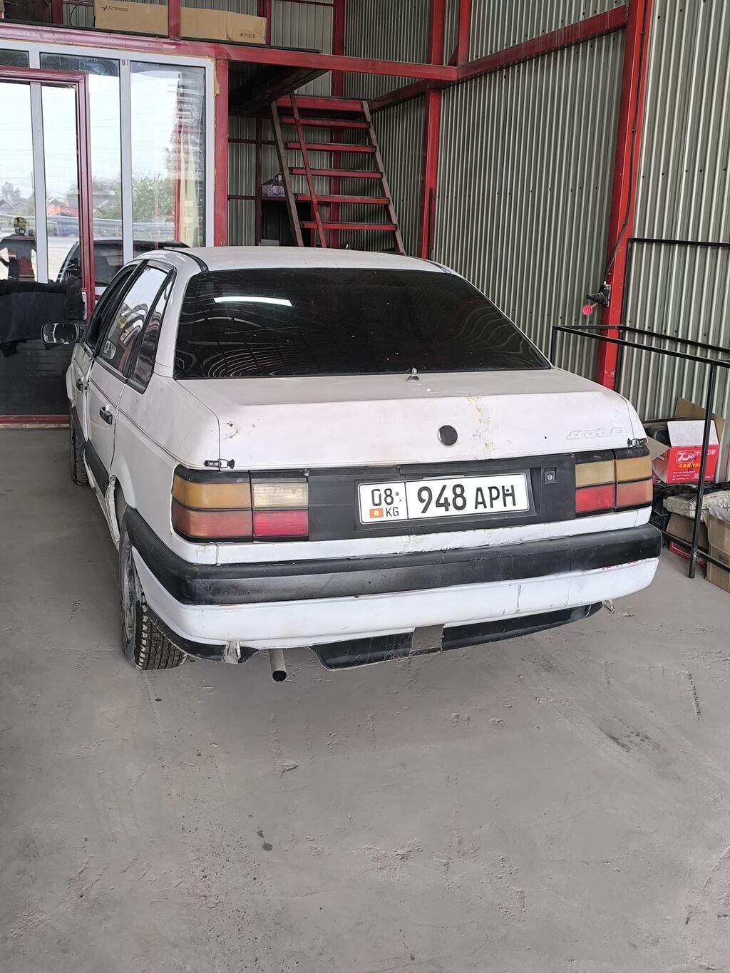 Volkswagen Passat: 1988 г., 1.6 л, Механика, Бензин, Седан: фото 5