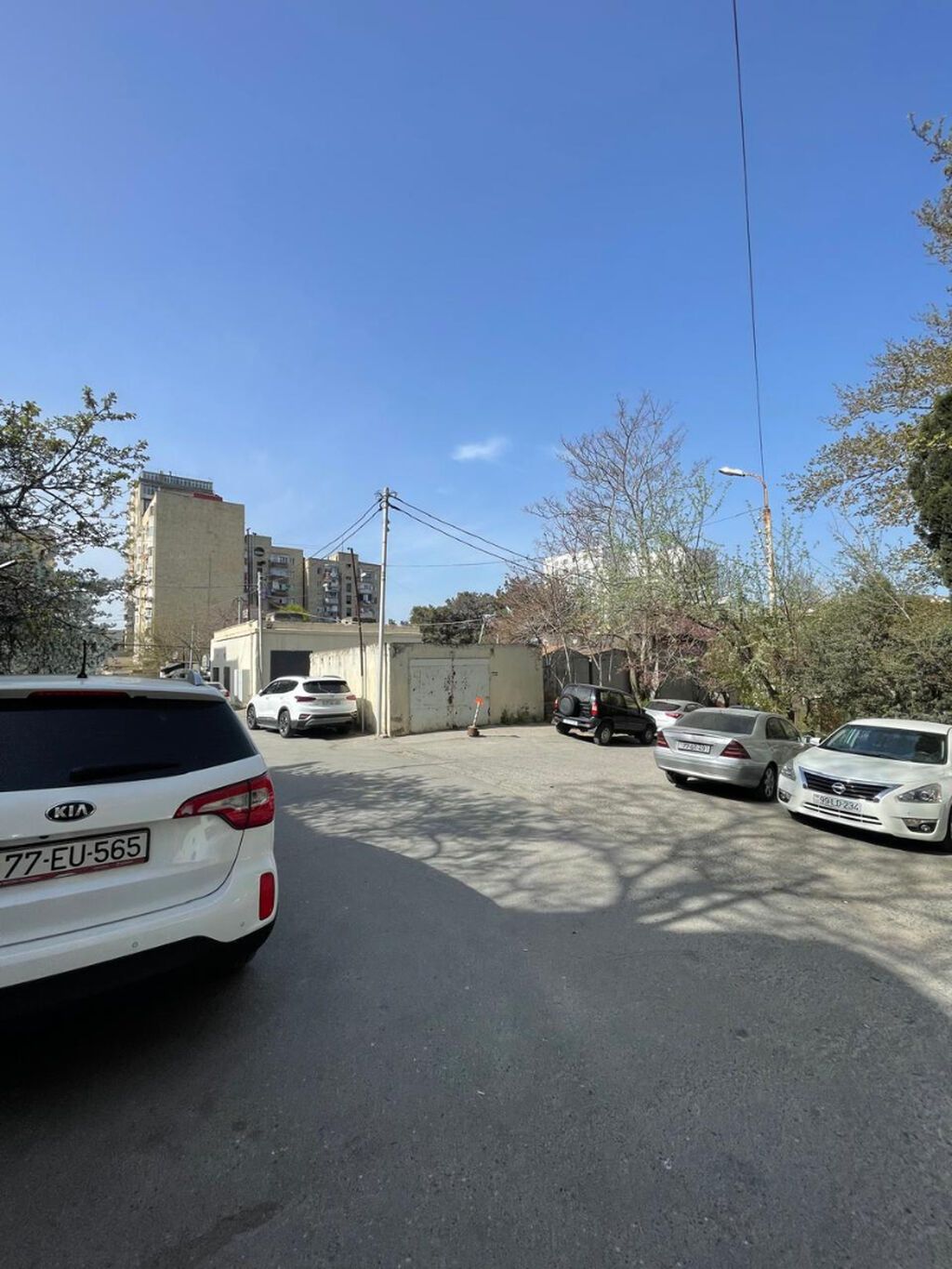 Bakı, 3 otaqlı, Köhnə tikili, m. Elmlər Akademiyası, 100 kv. m