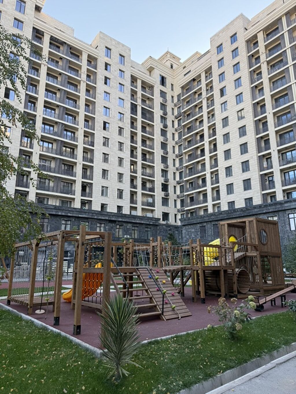 2 комнаты, 94 м², бульвар Эркиндик Элитка, 9 этаж, Дизайнерский ремонт: фото 1