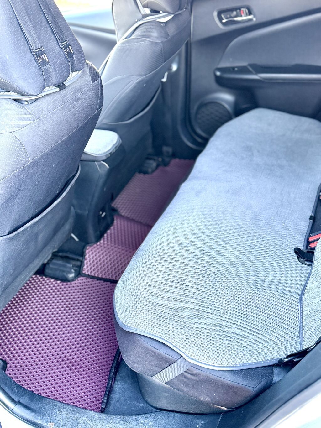 Toyota Prius 2017 г., гибрид, 1.8 л, вариатор: фото 7
